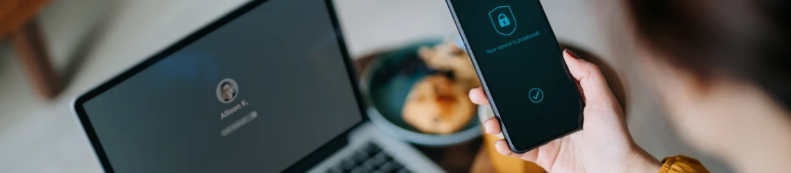 Schmuckgrafik Frau mobile Geräte Datenschutz