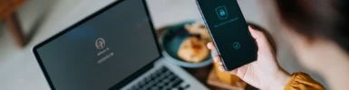 Schmuckgrafik Frau mobile Geräte Datenschutz