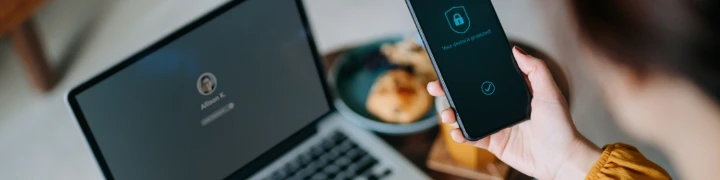 Schmuckgrafik Frau mobile Geräte Datenschutz